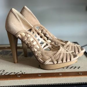 Women’s nude heels/pumps. Light use